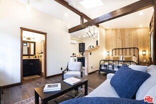 1722-1722 1/2 N Stanley Ave in Los Angeles, CA - Building Photo