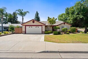 392 W Magill Ave in Clovis, CA - Building Photo