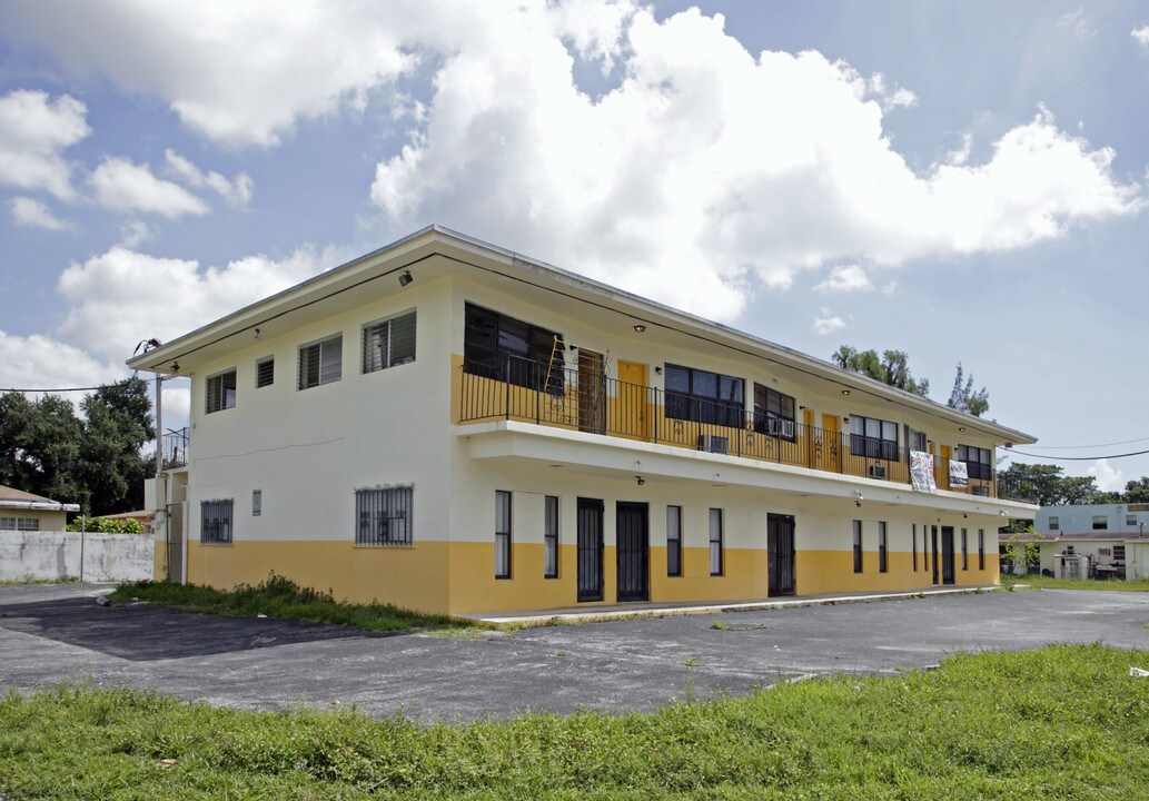 2987 NW 46th St in Miami, FL - Foto de edificio