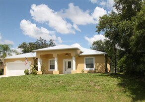 3724 Eagle Pass St in North Port, FL - Building Photo