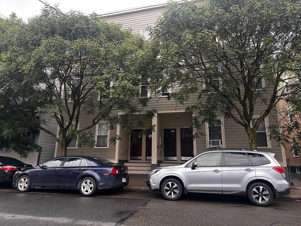 233 Charles St in Cambridge, MA - Building Photo