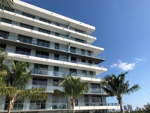 2960 NE 207th St in Aventura, FL - Building Photo - Building Photo