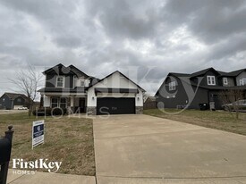 1055 Michaela Cir in Clarksville, TN - Building Photo