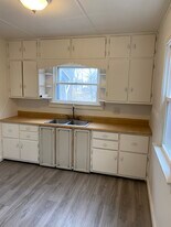 605 W Mishawaka Rd in Elkhart, IN - Building Photo