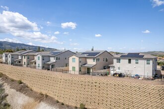 Serrano by Taylor Morrison in Corona, CA - Foto de edificio - Building Photo