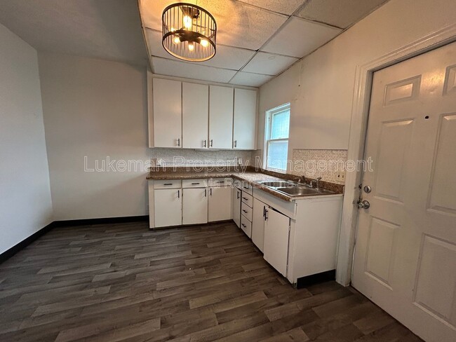 802-806 W Cedar St in Kalamazoo, MI - Building Photo - Building Photo