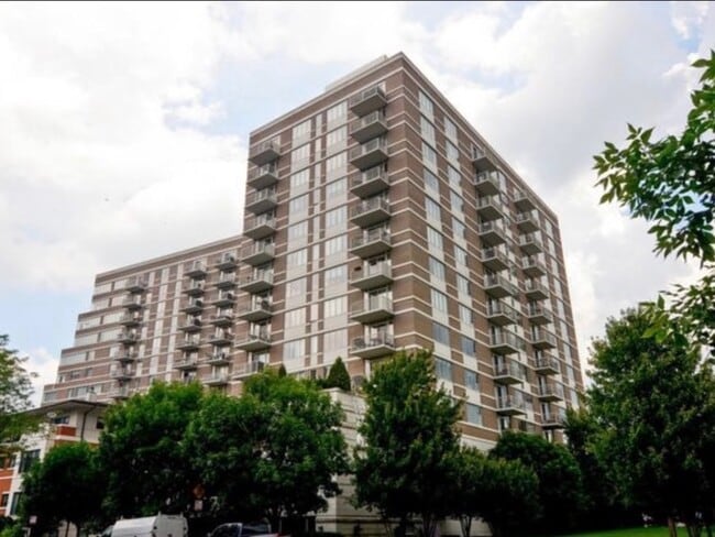 property at 1515 S Prairie Ave