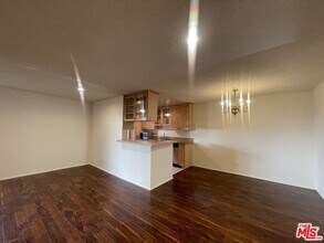 5330 Zelzah Ave in Los Angeles, CA - Building Photo - Building Photo