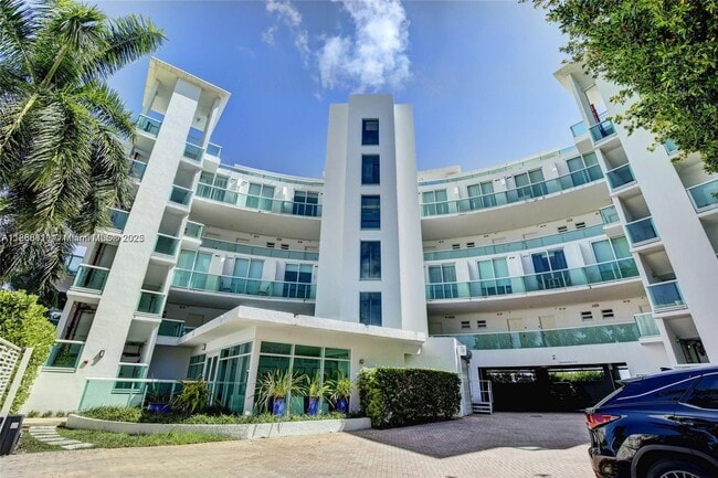 property at 2000 Bay Dr