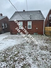 17175 Hartwell St in Detroit, MI - Building Photo - Building Photo