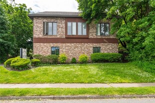 241 Norris Dr in Rochester, NY - Building Photo