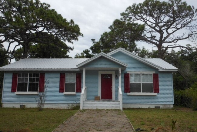 107 15th St in Apalachicola, FL - Building Photo - Building Photo
