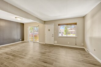 6885 E Arizona Ave in Denver, CO - Building Photo - Building Photo