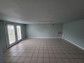 4114 Avenue S 1/2-Unit -Unit #C in Galveston, TX - Building Photo - Building Photo