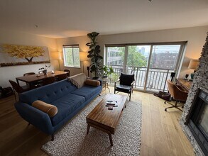 1711 E Olive Wy in Seattle, WA - Building Photo - Building Photo