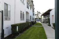 La Brea Apartments in Los Angeles, CA - Foto de edificio - Building Photo