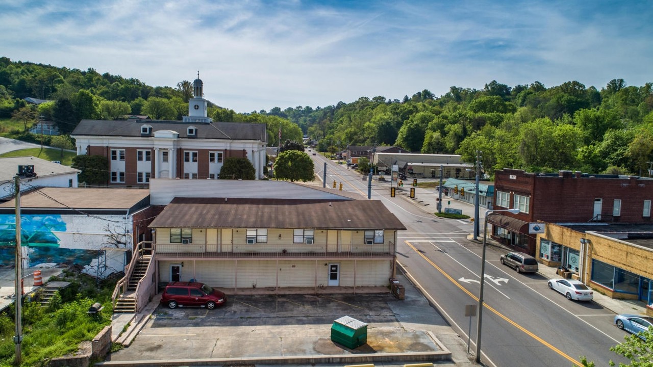 162 E Race St in Kingston, TN - Foto de edificio