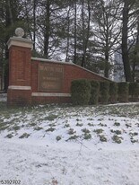 9 Ruby Ct in Franklin Township, NJ - Building Photo