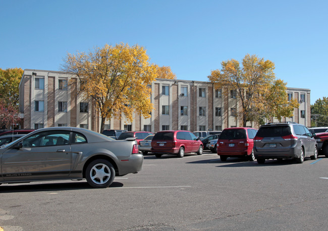 Park Lane Apartments in Buffalo, MN - Building Photo - Building Photo