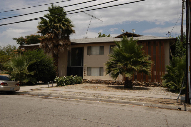 25400 Pumalo St in San Bernardino, CA - Foto de edificio - Building Photo