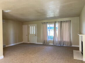 14 W Mayfair Ave in Stockton, CA - Building Photo - Building Photo