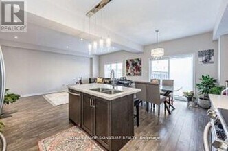 120 Vineberg Dr in Hamilton, ON - Building Photo - Building Photo