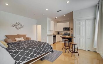 947 N Ormewood Park Dr SE in Atlanta, GA - Foto de edificio - Building Photo