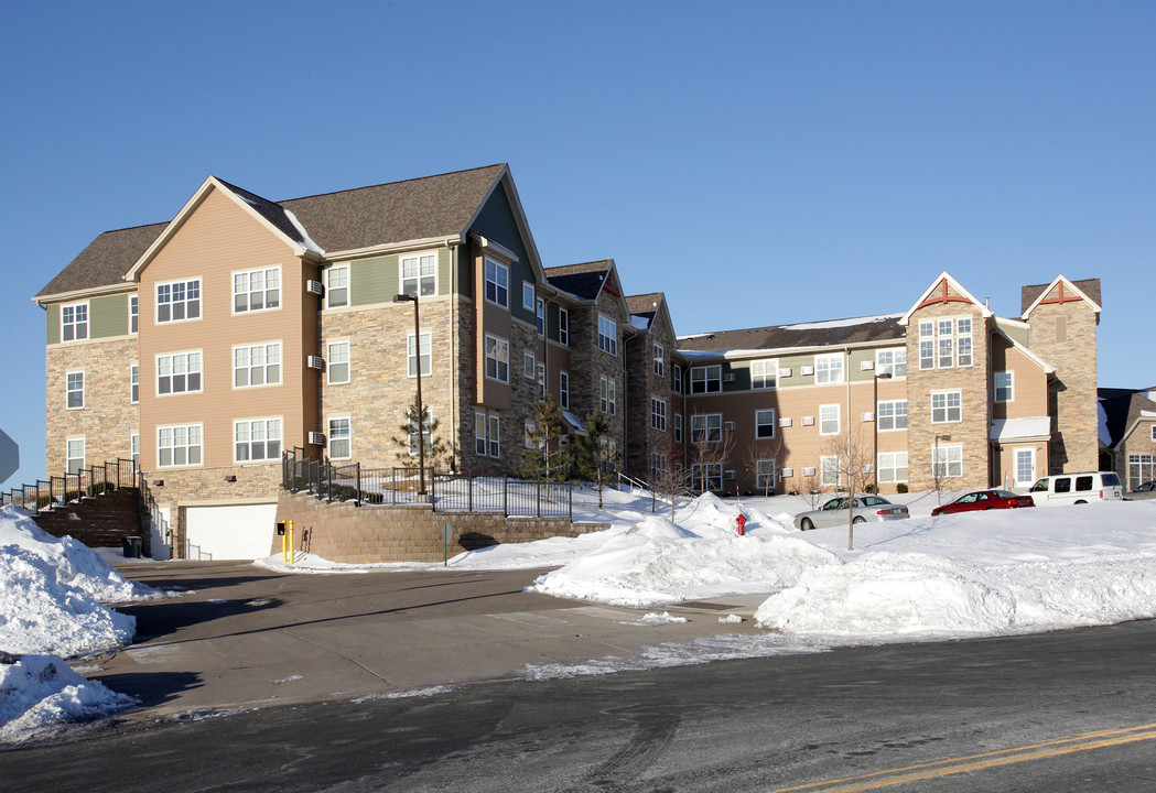 Crossroads Commons in Lakeville, MN - Building Photo