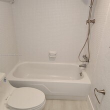 7340 SW 82nd St-Unit -C102 in Miami, FL - Building Photo - Building Photo