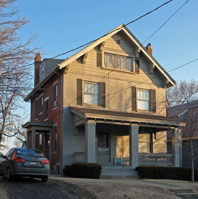 2457 Fairview Ave in Cincinnati, OH - Foto de edificio - Building Photo