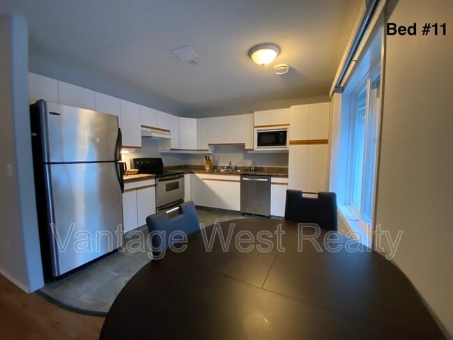 453-453 Morrison Ave in Kelowna, BC - Building Photo - Building Photo