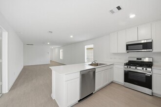 12048 Noble Wood Village Dr in Magnolia, TX - Foto de edificio - Building Photo