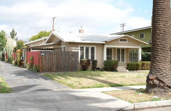 1421 Rock Glen Ave in Glendale, CA - Foto de edificio - Building Photo