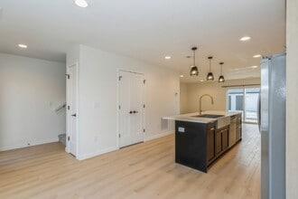 417 C Ave NW in Cedar Rapids, IA - Foto de edificio - Building Photo