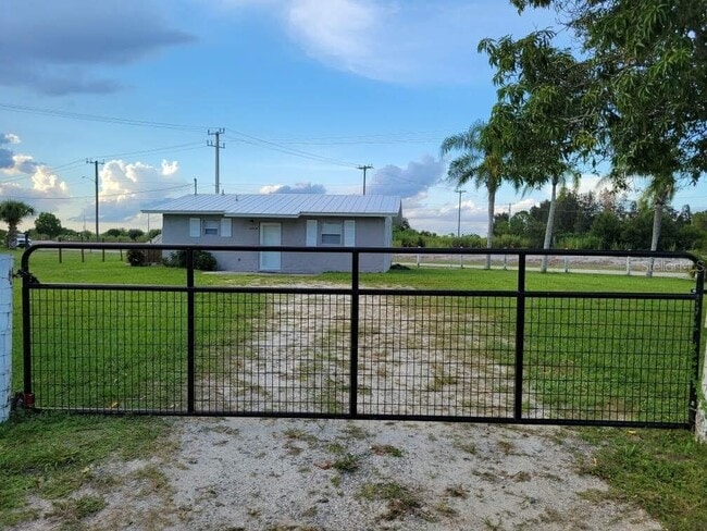 16900 SW Lincoln St in Indiantown, FL - Building Photo - Building Photo