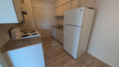 8271 Ned Ave in Baton Rouge, LA - Foto de edificio - Building Photo