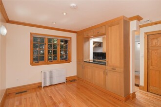 13 Willow Cir in Bronxville, NY - Building Photo - Building Photo