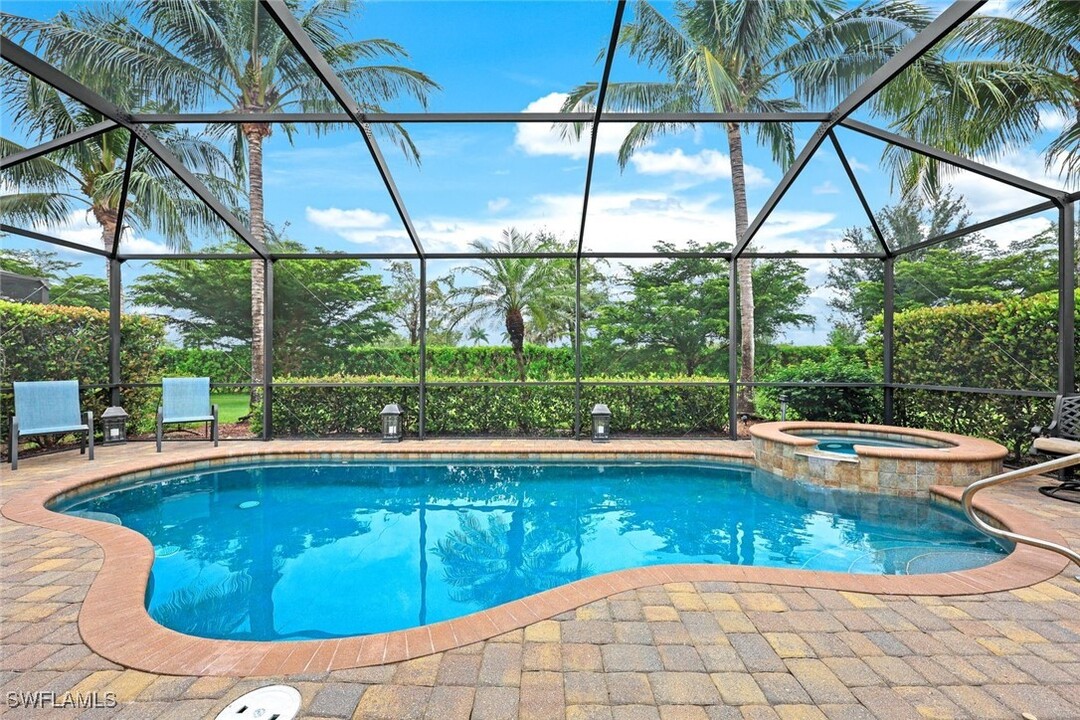 9419 Piacere Way in Naples, FL - Foto de edificio