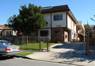 1124 N Kenmore Ave in Los Angeles, CA - Building Photo - Building Photo