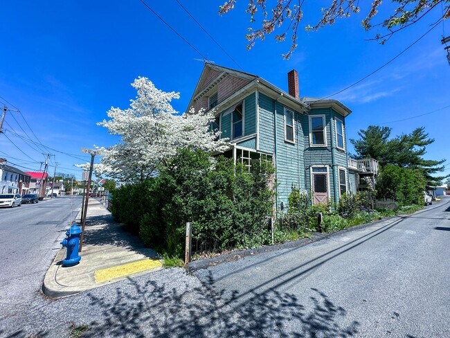 136 S 4th St-Unit -136 S. 4th St. - 1 in Chambersburg, PA - Building Photo - Building Photo