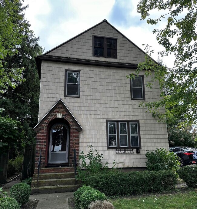 9 Hickory St in Rochester, NY - Building Photo - Building Photo