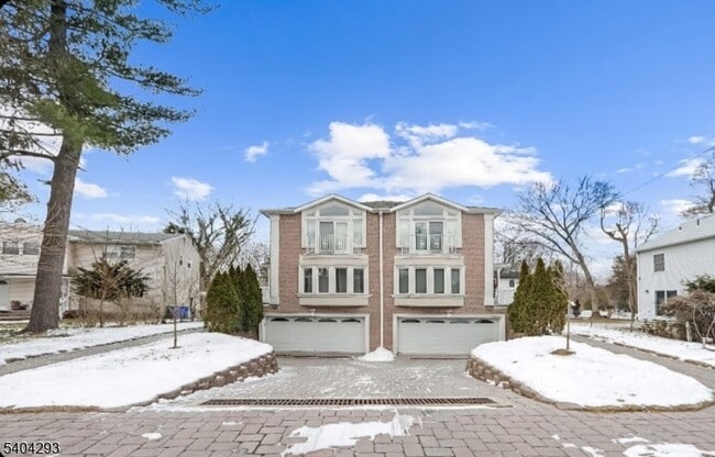 135 Grove St in Tenafly, NJ - Building Photo - Building Photo