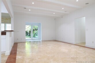 6540 SW 135th Ter in Pinecrest, FL - Foto de edificio - Building Photo