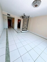 8595 Sunrise Lakes Blvd in Sunrise, FL - Building Photo - Building Photo