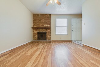 730 Bluebonnet Dr-Unit -Unit C in Keller, TX - Foto de edificio - Building Photo