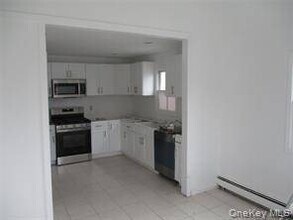 94 Roger Ave in Inwood, NY - Building Photo - Building Photo