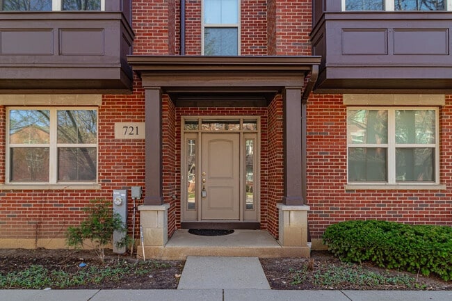 721 Summit Ln in Vernon Hills, IL - Building Photo - Building Photo