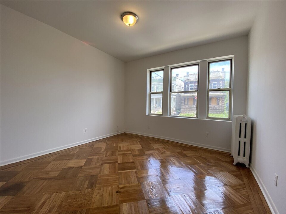 84 W 25th St-Unit -A1 in Bayonne, NJ - Building Photo