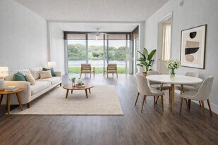 9450 Poinciana Pl in Davie, FL - Building Photo