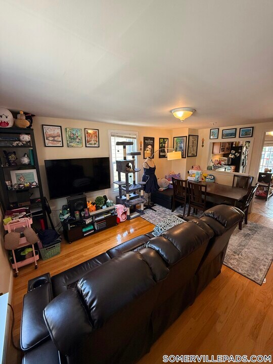 5 Clyde St in Somerville, MA - Building Photo
